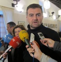 Maíllo traslada a Díaz durante un encuentro que IULV-CA no ve "razones objetivas" para un adelanto electoral