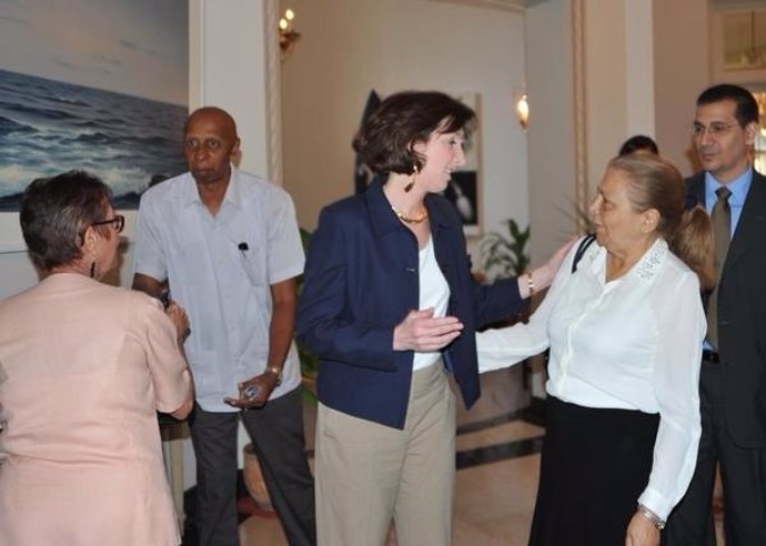 La representante estadounidense Roberta Jacobson con la oposición cubana