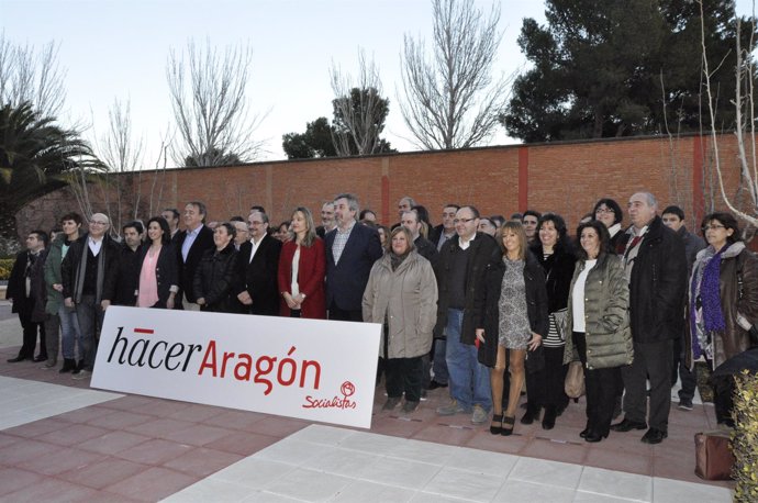 Javier Lambán y numerosos alcaldes del PSOE en la conferencia municipal de 2015.
