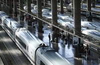 El AVE, su endeudamiento y su exposición a conflictos laborales, riesgos de la OPV de Aena