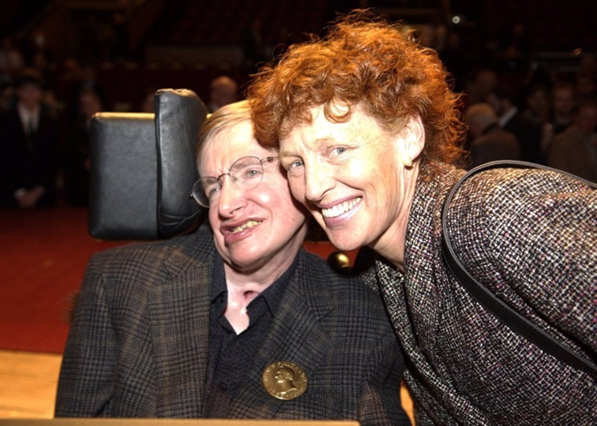 Stephen Hawking, maltratado por su segunda mujer