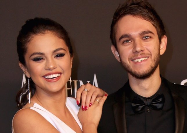 Selena Gómez y Zedd confirman su romance desde la cama