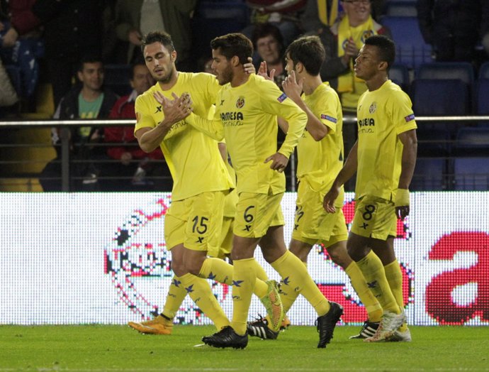 Jugadores del Villareal celebrando uno de los goles.