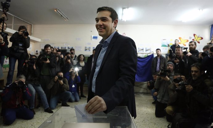 Alexis Tsipras, líder de SYRIZA, deposita su voto en las elecciones 2015