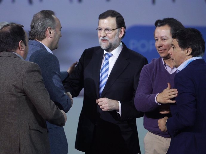 Fabra y Rajoy se saludan en la Convención del PP