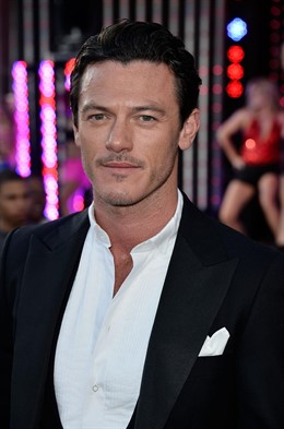 Luke Evans hará de Drácula en la nueva película de Universal