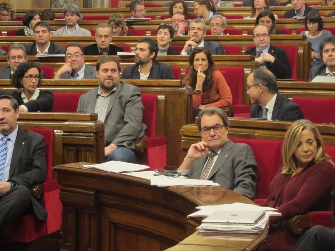 Oriol Junqueras y Artur Mas en el pleno del Parlament