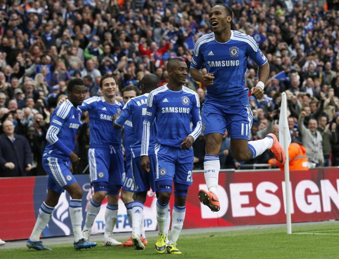 Didier Drogba Celebra El Segundo Gol Del Chelsea En La Final De La FA Cup