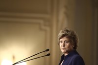 Becerril ve urgente que la UE apruebe los nuevos fármacos de la hepatitis C y comprende la preocupación de los pacientes