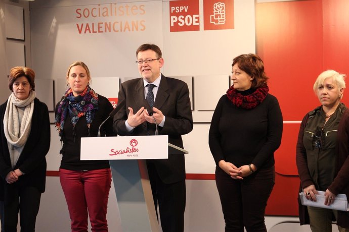Ximo Puig con representantes de la Plataforma de Acogimiento Familiar