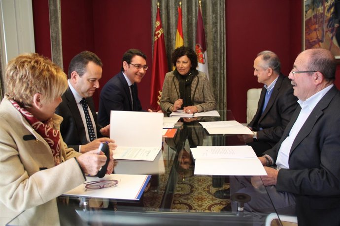 El consejero de Presidencia y Empleo visita Puerto Lumbreras