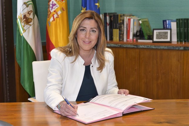 Susana Díaz firma el decreto de disolución del Parlamento y adelanto electoral