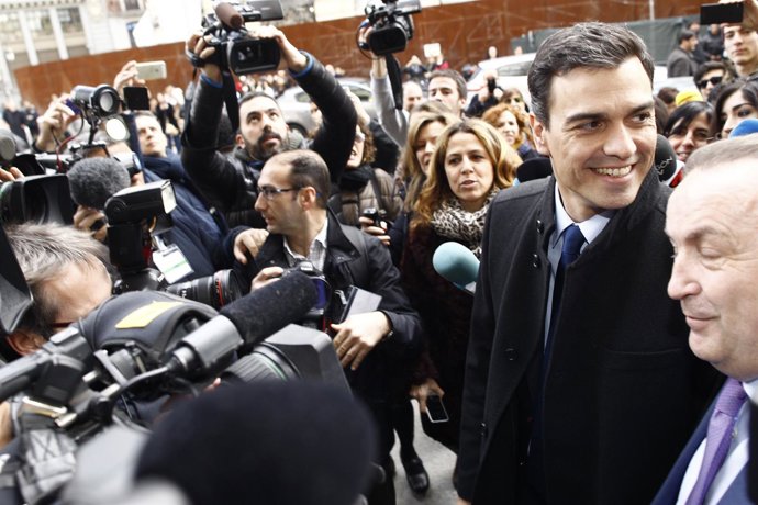 Pedro Sánchez acude a un desayuno