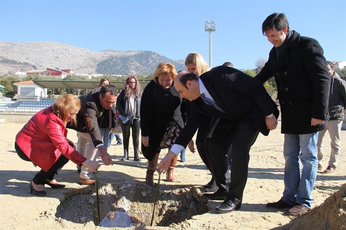 Sebastián Pérez pone la primera piedra de la Ciudad Deportiva de Alfacar
