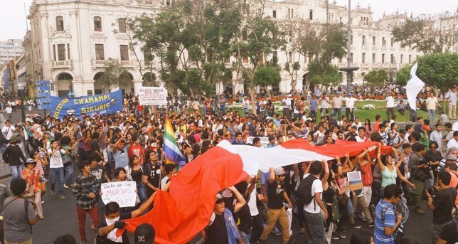 Protesta estudiantil contra la ley de empleo juvenil Perú