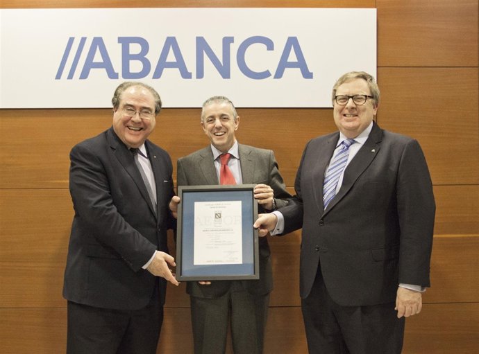 Aenor entrega una certificación a Abanca