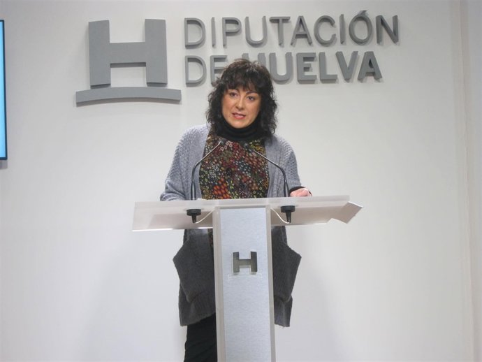 La diputada de Cultura, Elena Tobar, en rueda de prensa. 