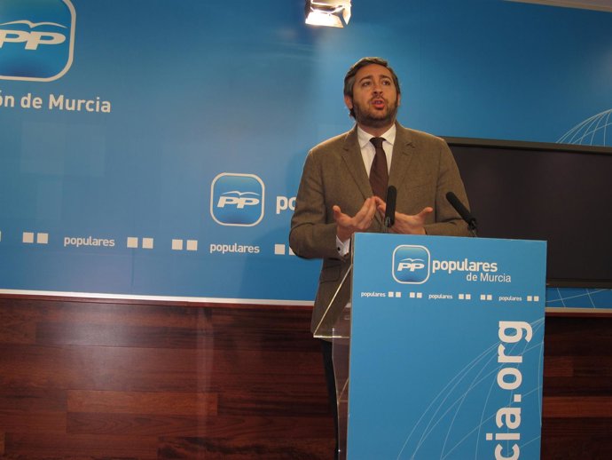 El portavoz adjunto del PP regional, Víctor Manuel Martínez
