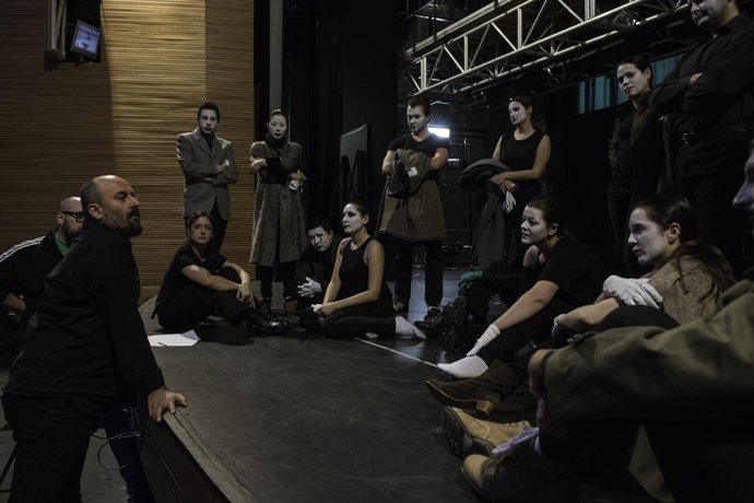 Davide Livermore en un ensayo en el Palau de les Arts 