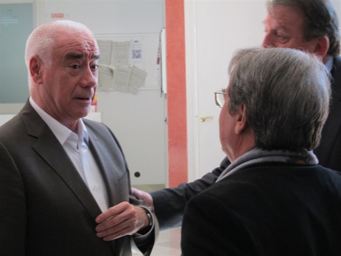 Luciano Alonso conversa con Eugenio Domínguez Vilches