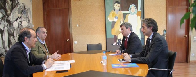 De la Serna se reúne con la Federación de Baloncesto y el CSD