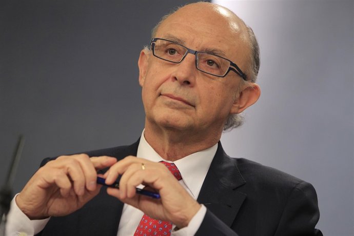 Cristóbal Montoro tras el Consejo de Ministros