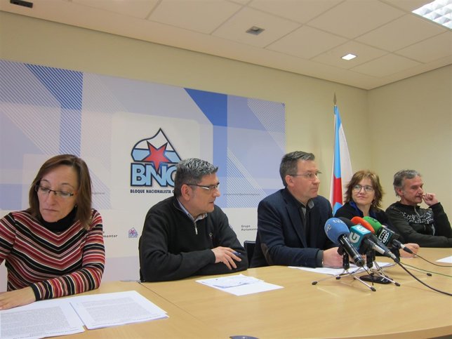 Xavier Vence en una rueda en el Parlamento.