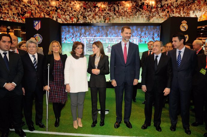 Botella con los Reyes en Fitur