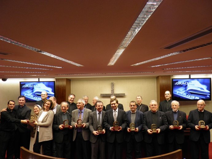 Foto de familia de los galardonados con los Premios Bravo 2015 y la CEE