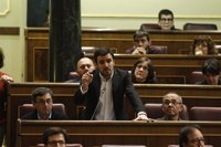 Garzón (IU): "Soria no representa a los canarios, sino a las grandes empresas"