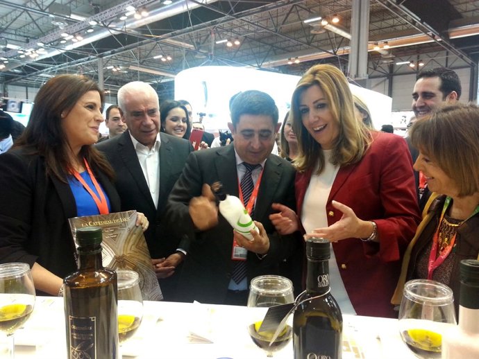 Díaz conoce los aceites 'Jaén Selección' junto a Férriz, Alonso, Reyes y Gálvez.