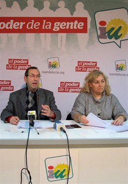 Juan Antonio Sáez y Marisol Gutiérrez, en la rueda de prensa.