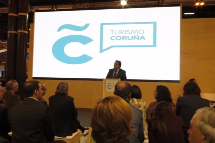 El alcalde de A Coruña en Fitur