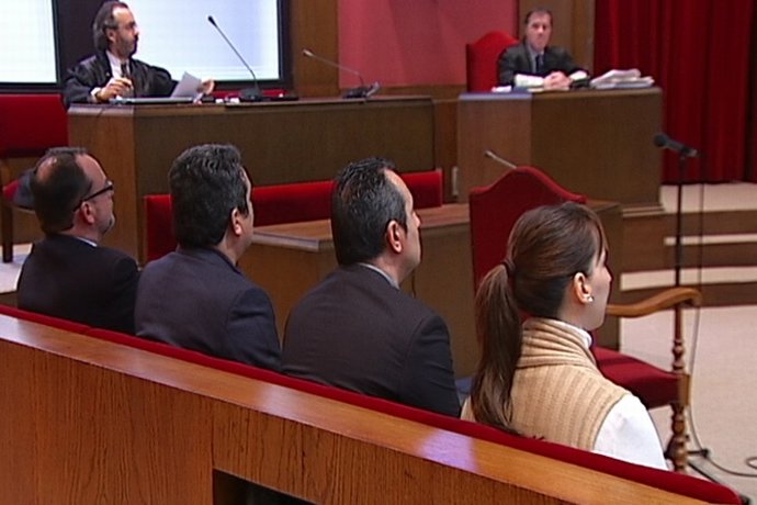 Fernández y Bustos niegan 'enchufar' a un excargo