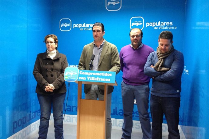 Dirigentes del PP de Villafranca con Agustín Palomares