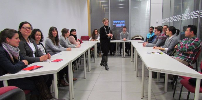 Una de las primeras sesiones de las Lanzaderas de Empleo en Aragón