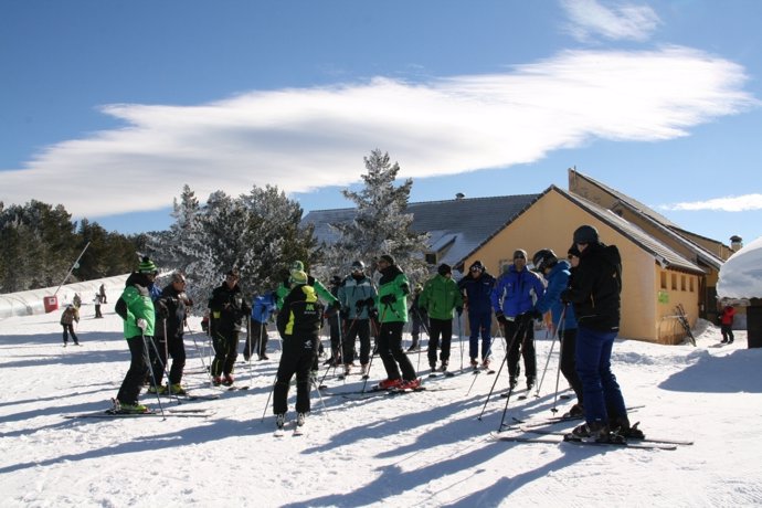 Más de 60 técnicos de esquí de España, Andorra y Francia visitan  Valdelinares