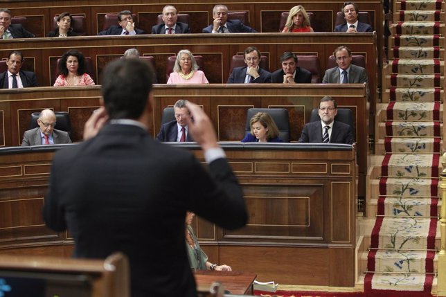 Pedro Sánchez preguntando a Mariano Rajoy