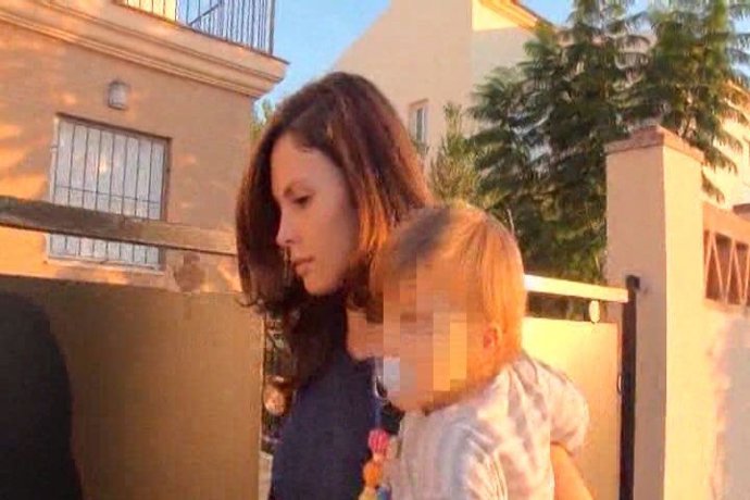 Jessica Bueno no podrá irse a Londres con su hijo