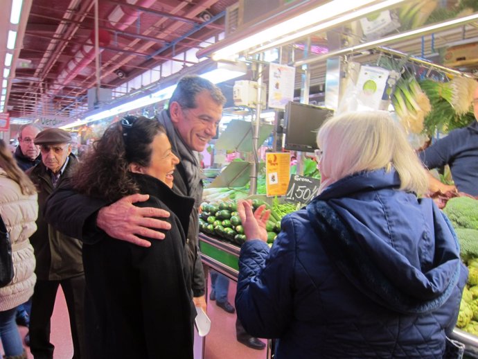 Cantó visita el mercado de El Cabanyal