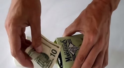 Truco para ocultar el móvil en la playa