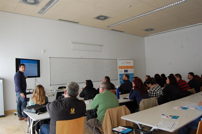 Conjunto de emprendedores durante el curso en Alcalá de Guadaíra.