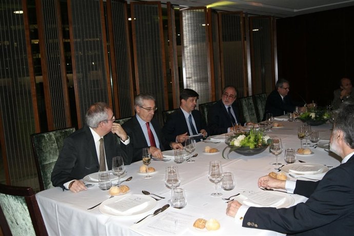 González Ortiz difunde entre empresarios catalanes las ventajas fiscales del REF