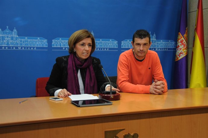 Botella y Navajas en la rueda de prensa