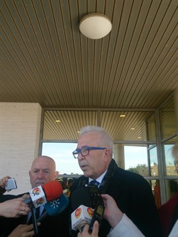 Sánchez Maldonado atiende a los periodistas en la UAL