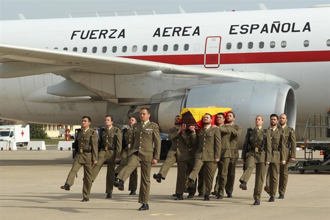 El militar fallecido en el Líbano, cabo Francisco Javier Soria, llega a España