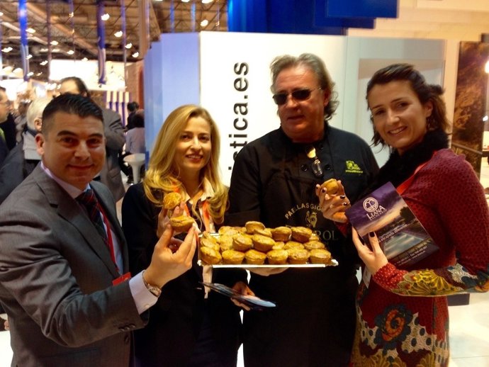 El concejal de Turismo de San Javier también saboreó pastel de Cierva en Fitur