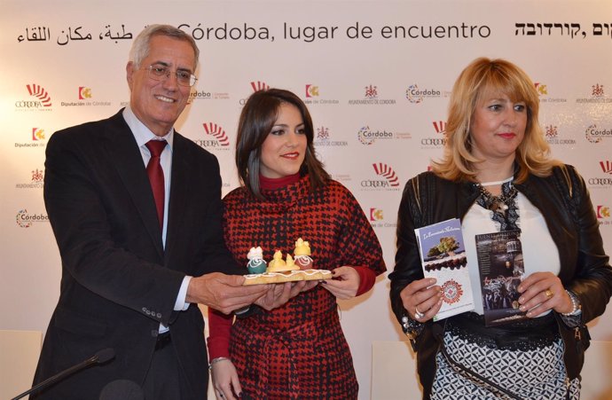 Soriano , entre el alcalde de Pozoblanco y la alcaldesa de Fuente Obejuna