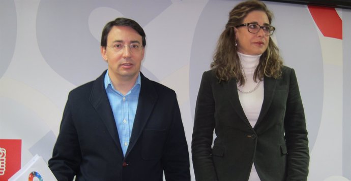 Fernando Pablos y Ana Muñoz de la Peña en rueda de prensa 