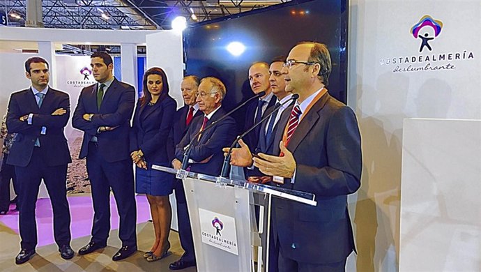 El alcalde de Almería presenta la oferta museística en Fitur